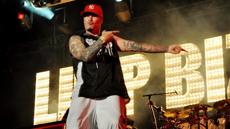 Fred Durst joue avec Limp Bizkit