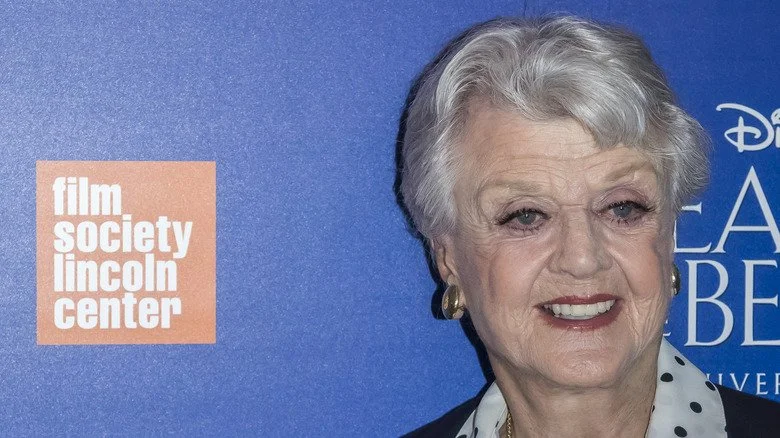 Angela Lansbury souriante