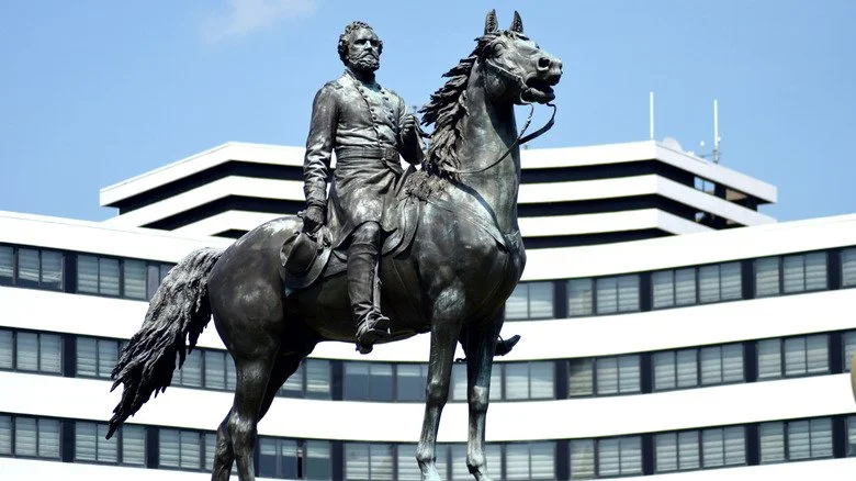 Une statue de Thomas