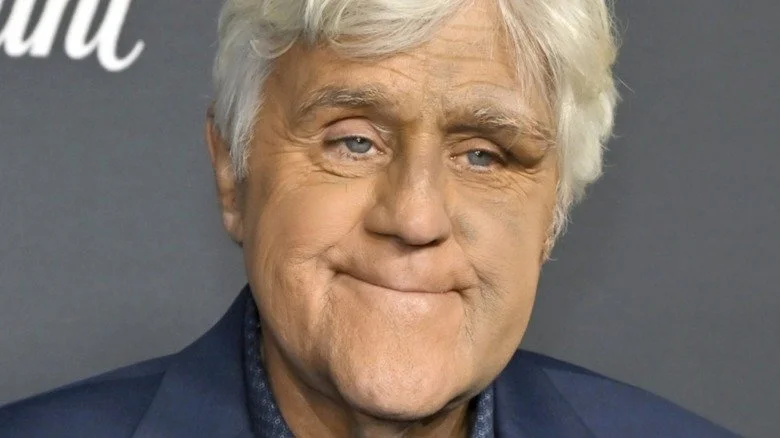 Jay Leno souriant avec un œil au beurre noir