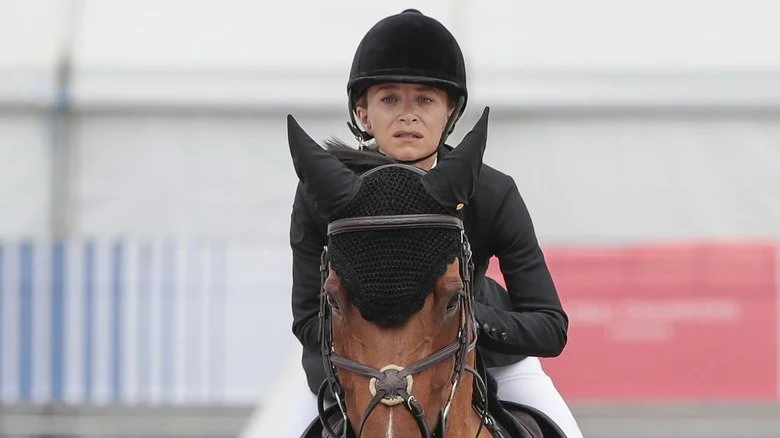 Mary-Kate Olsen à cheval