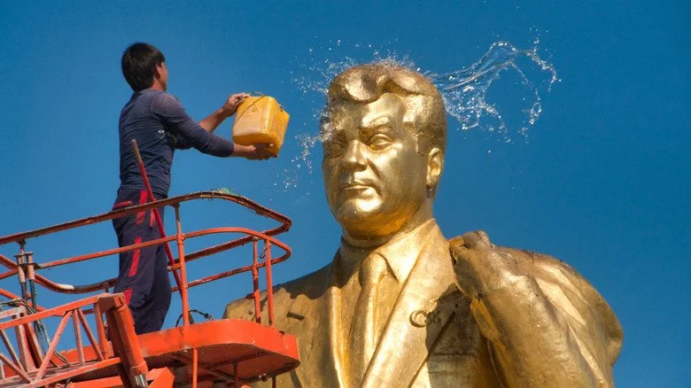 Statue dorée de Turkmenbashi