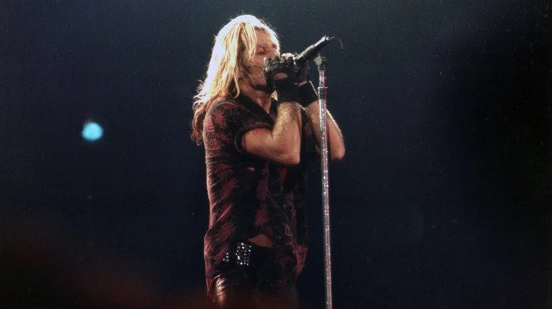 Vince Neil sur scène dans les années 80