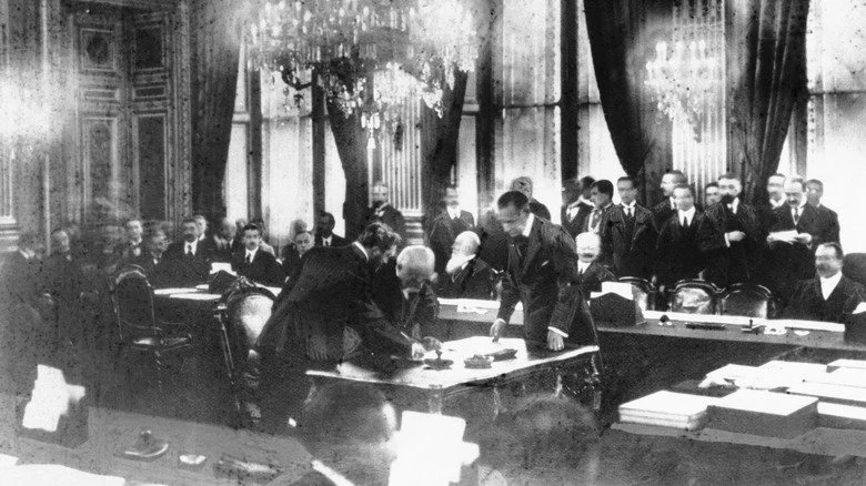 Officials signing the Treaty of Versailles on June 28, 1919