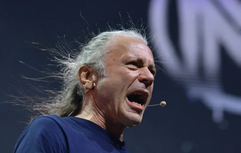 Bruce Dickinson d&rsquo;Iron Maiden excelle en escrime à 66 ans