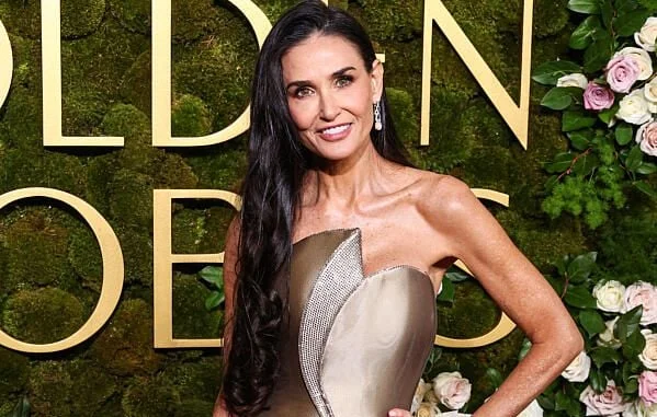 Demi Moore et Ice Spice : Émotions et Retards dans le Showbiz