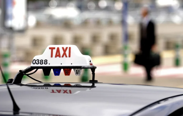 Escroquerie à la CPAM : un taxi détournant 2 millions d&rsquo;euros