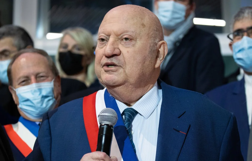 Harcèlement sexuel : André Santini sous enquête après enregistrements