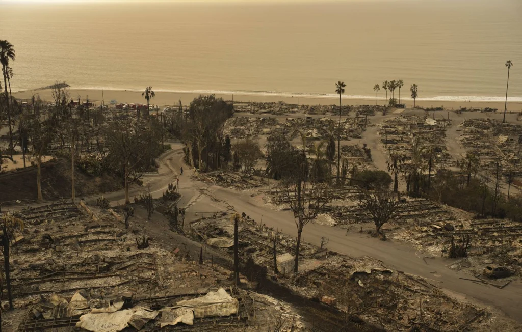 Incendies dévastateurs à Los Angeles : plus de 12.000 bâtiments détruits