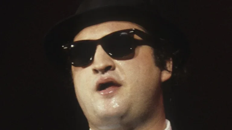 La Complicité de John et Jim Belushi : Une Fraternité Émouvante