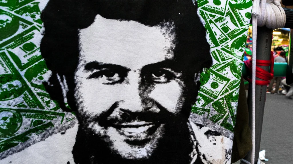 La Mythologie de Pablo Escobar : Son Mugshot Iconique