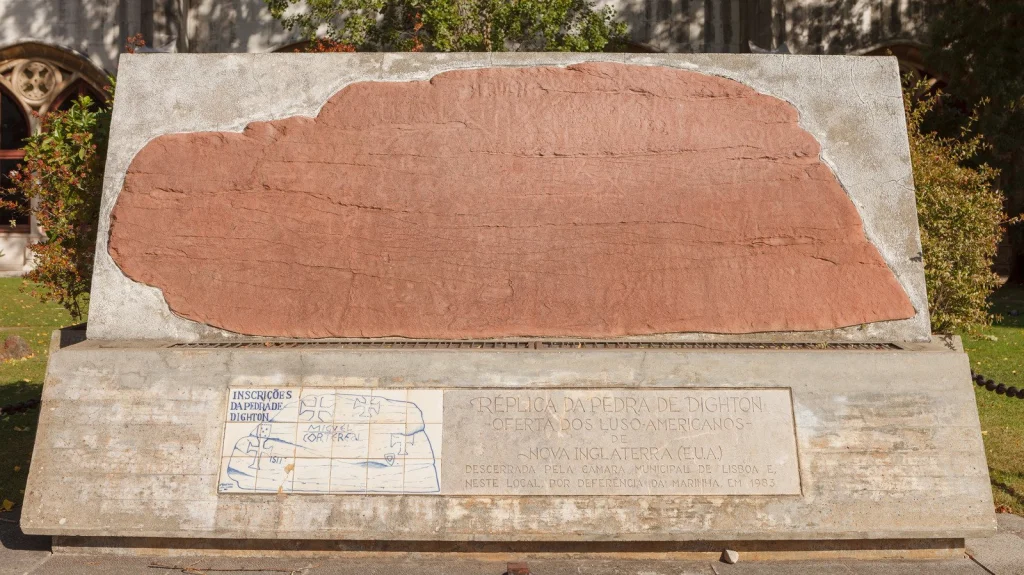 Le mystère de Dighton Rock : qui a gravé ces symboles ?