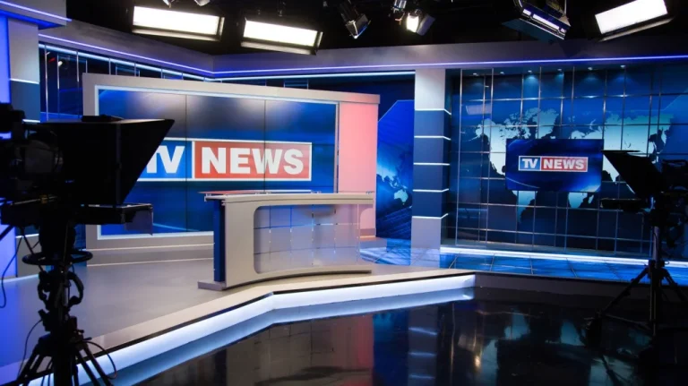 Les Anchors de News Gênés en Direct à la Télévision