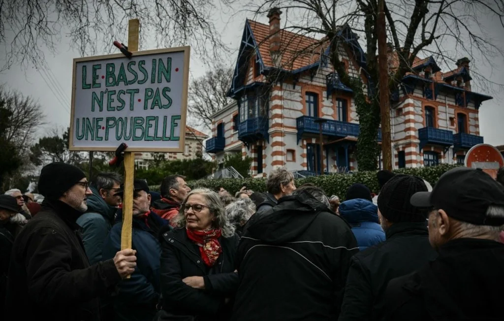 Manifestation à Arcachon contre un permis à polluer les eaux