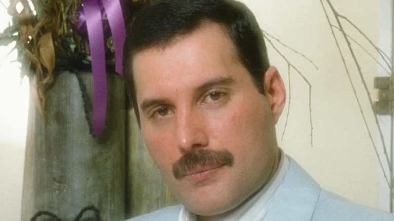 Que devient la célèbre veste jaune de Freddie Mercury ?