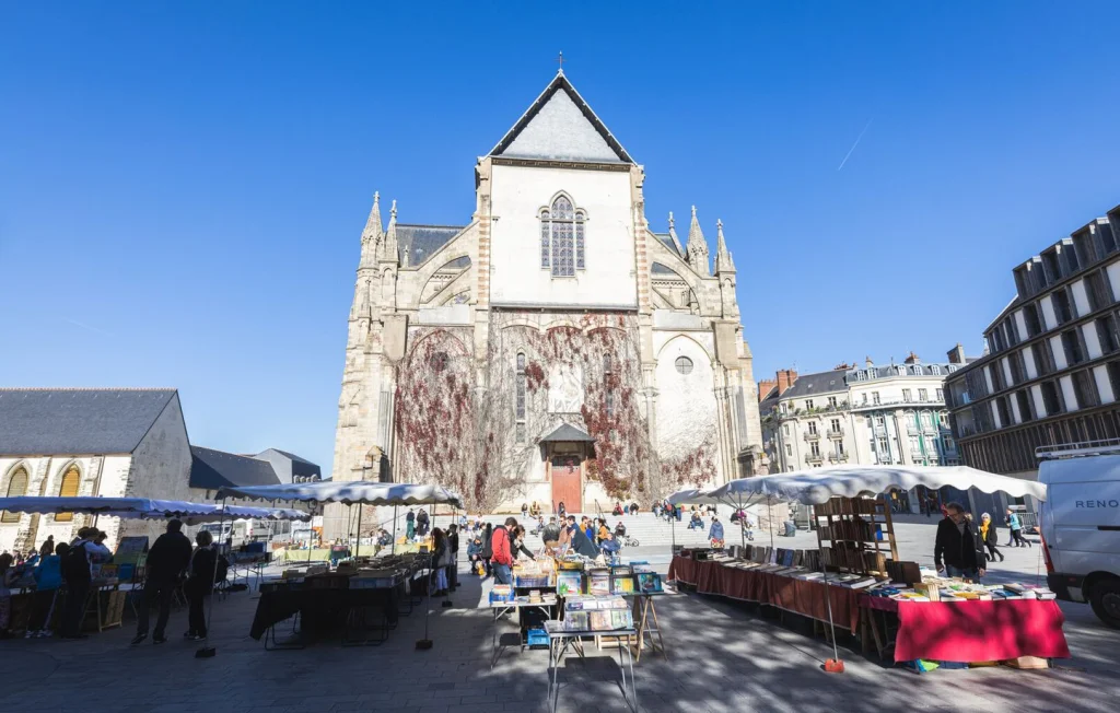 Rennes : Église fermée après des actes de vandalisme choquants