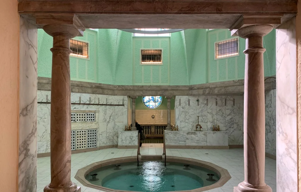 Strasbourg : Suspension des créneaux naturistes pour femmes