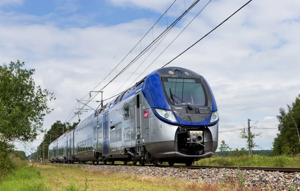Un contrôleur SNCF aide une femme à accoucher dans un TER
