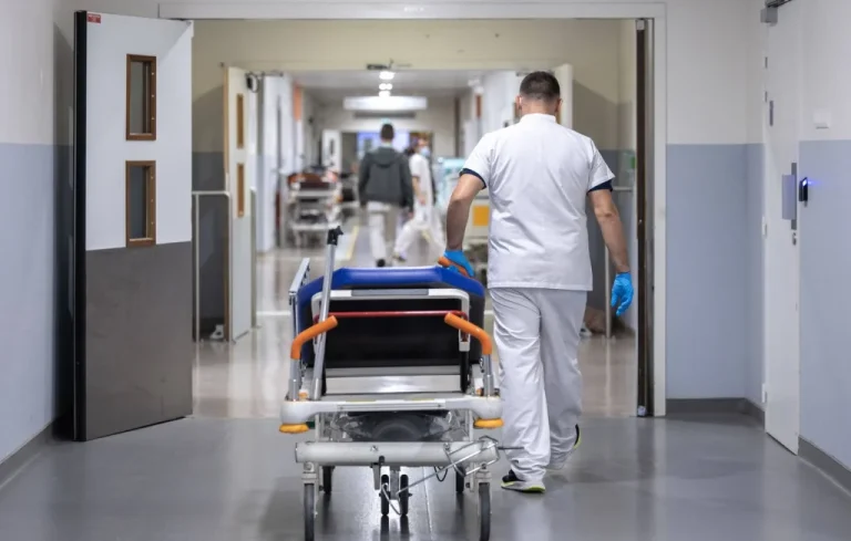 Une jeune femme de 20 ans meurt aux urgences à Longjumeau