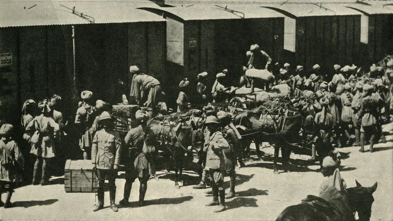 Soldats britanniques et indiens