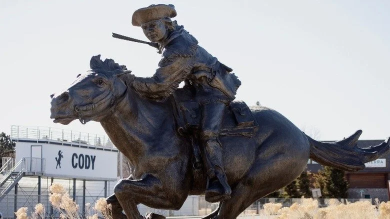 Statue de Buffalo Bill sur un cheval