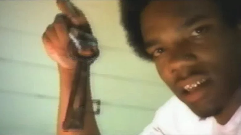 Big Lurch en T-shirt blanc