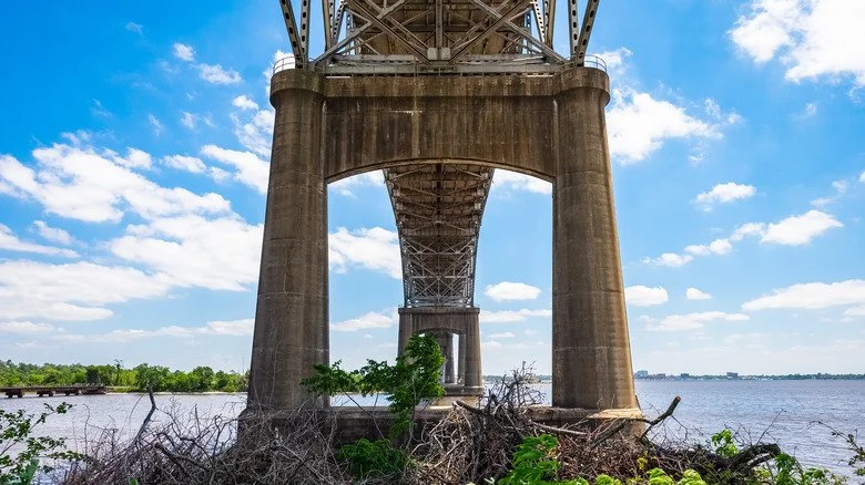 Sous le pont de Calcasieu River
