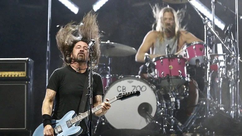 Dave Grohl et Taylor Hawkins sur scène avec Foo Fighters