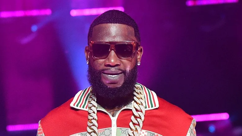 Gucci Mane avec barbe et lunettes de soleil