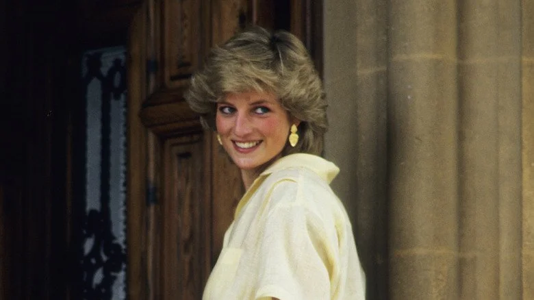 Diana souriante dans une photo candide