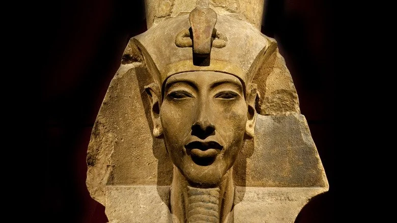 Statue d'Akhenaton