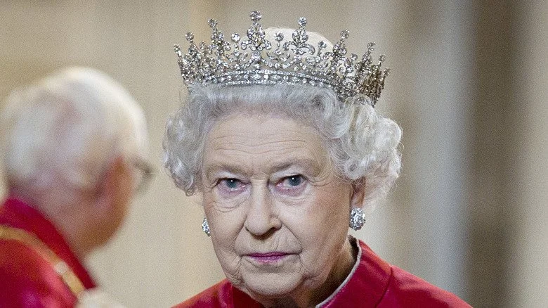 La Reine Elizabeth II en robes cérémonielles