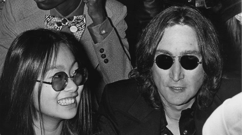 Lennon avec sa petite amie, May Pang, en 1974