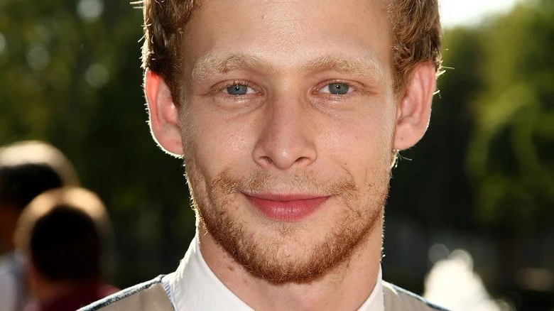 Johnny Lewis souriant