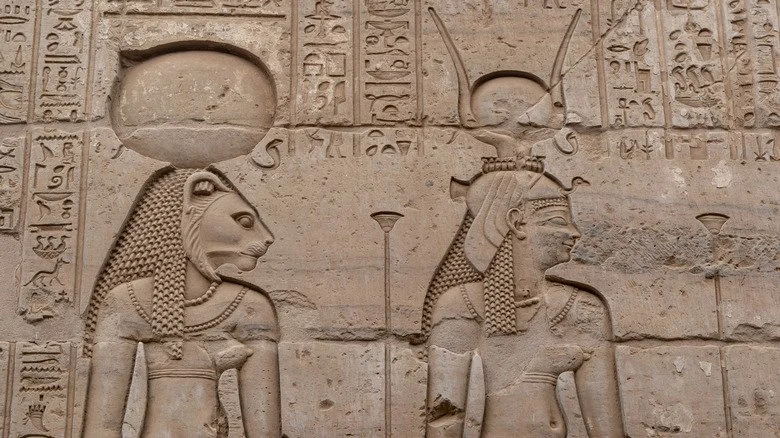 Sculptures des dieux égyptiens