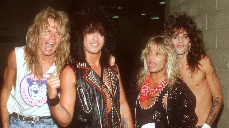 Mötley Crüe souriant dans les années 1980