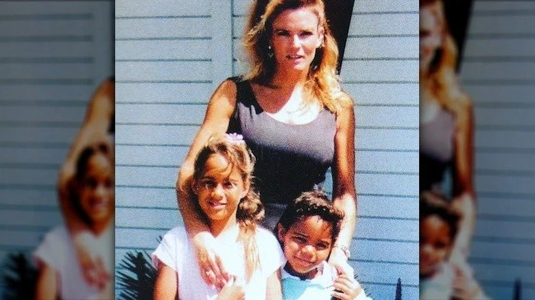Nicole Brown Simpson posant avec les enfants