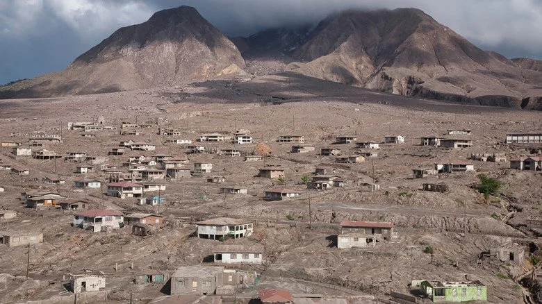 Plymouth, Montserrat avec plusieurs colonies abandonnées