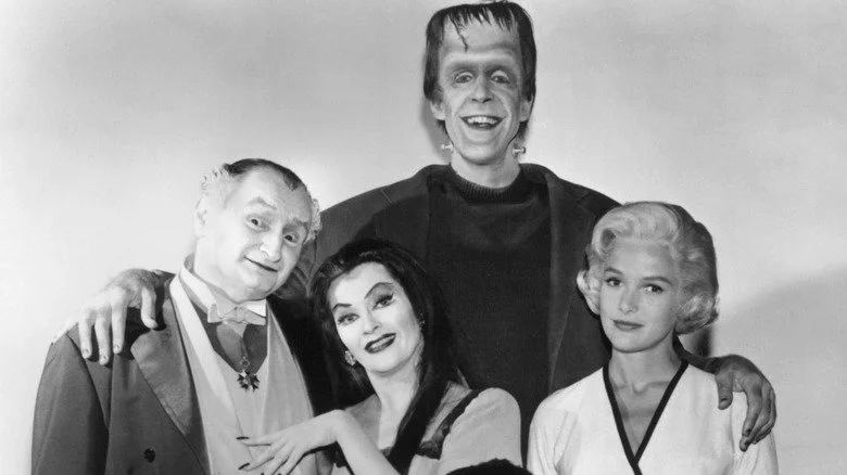Photo publicitaire du casting de The Munsters