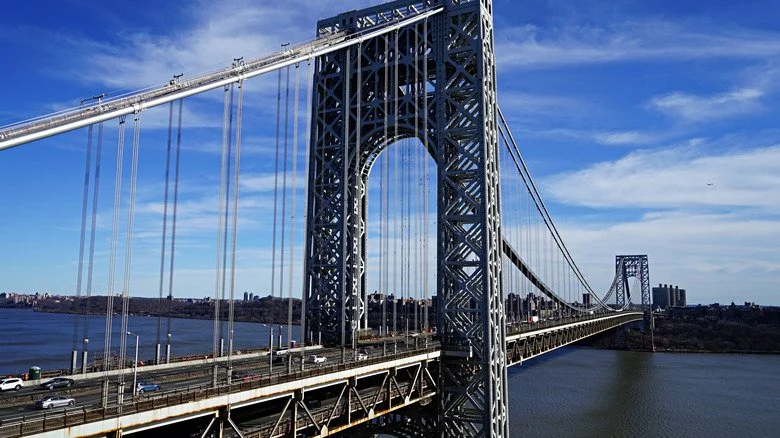 Le Pont George Washington sous un ciel bleu