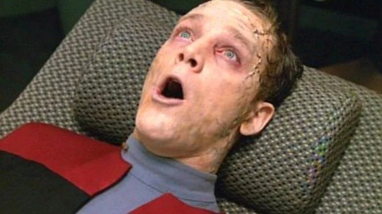 Une scène de l'épisode 'Threshold' de Star Trek : Voyager