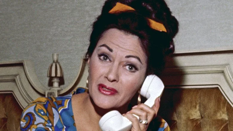 Yvonne De Carlo au téléphone dans les années 1970