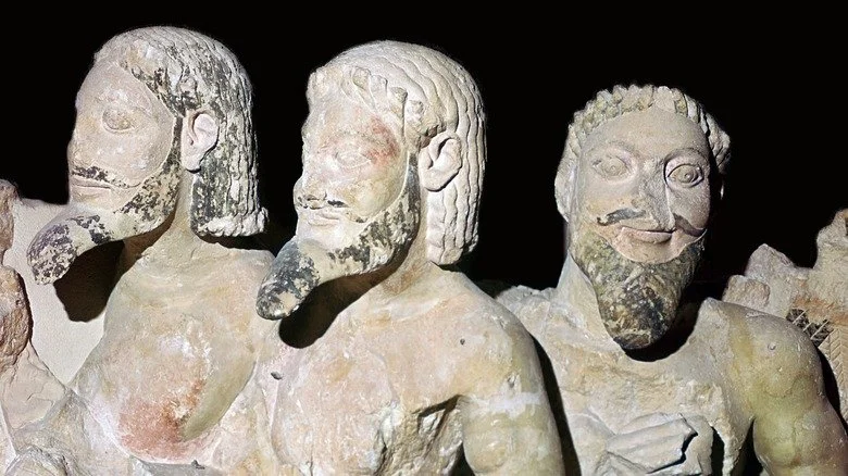 Statues de Typhon couché