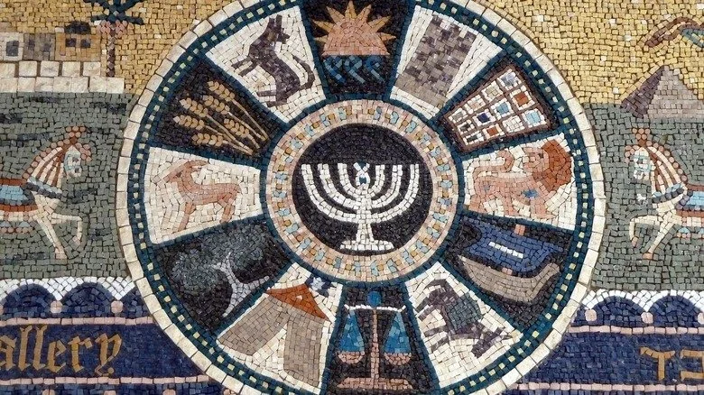 Mosaïque des symboles des 12 tribus d'Israël