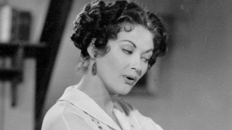 Yvonne De Carlo chantant