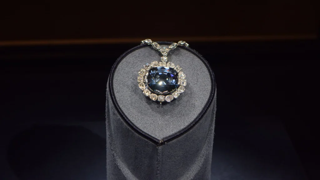 12 Artefacts Historiques Maudits à Découvrir