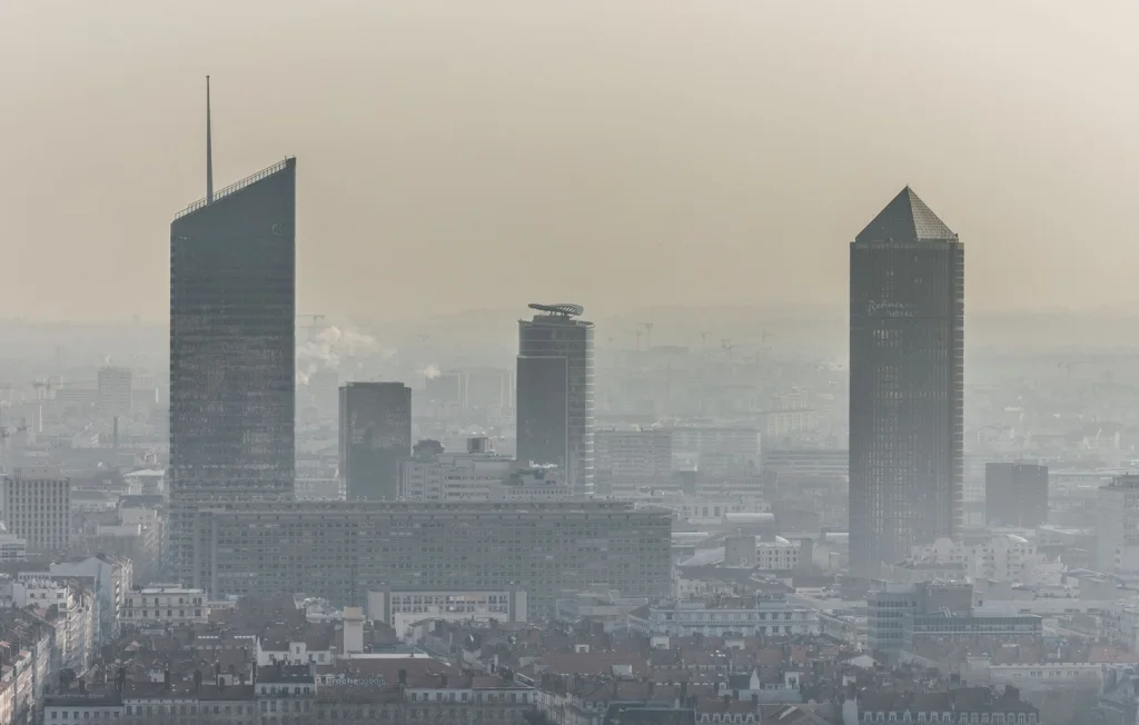 Atmo détecte des polluants éternels dans l'air à Lyon