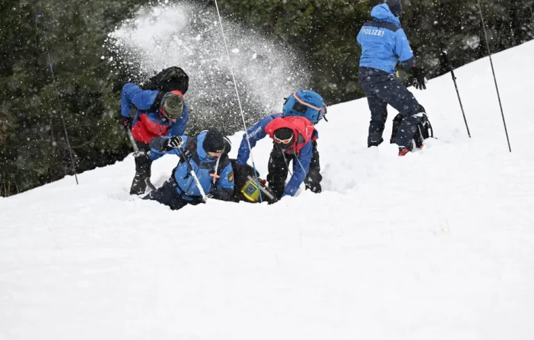 Avalanches tragiques : sept skieurs morts en une semaine dans les Alpes