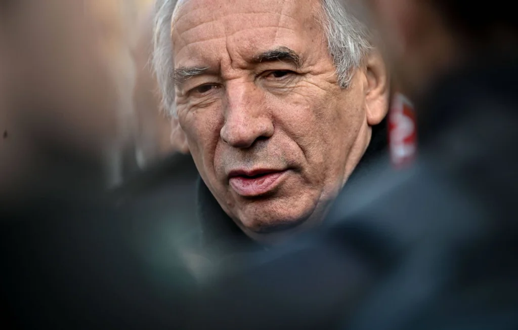 Bayrou utilise le 49.3 et drame dans le Morbihan