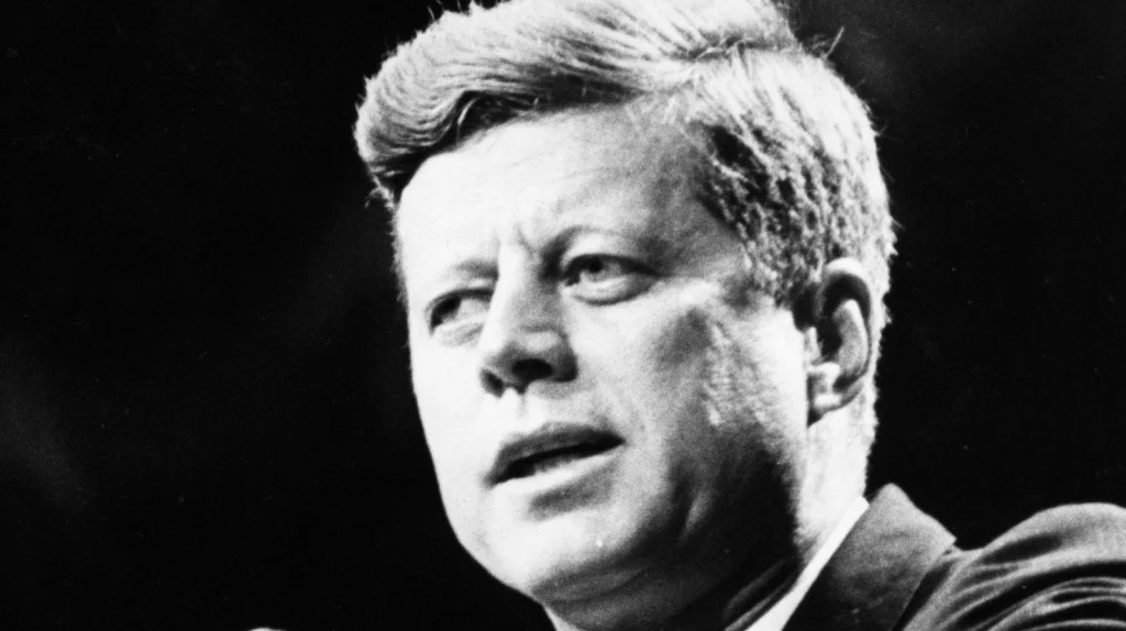 Comment JFK a rejoint la Navy grâce à son influence